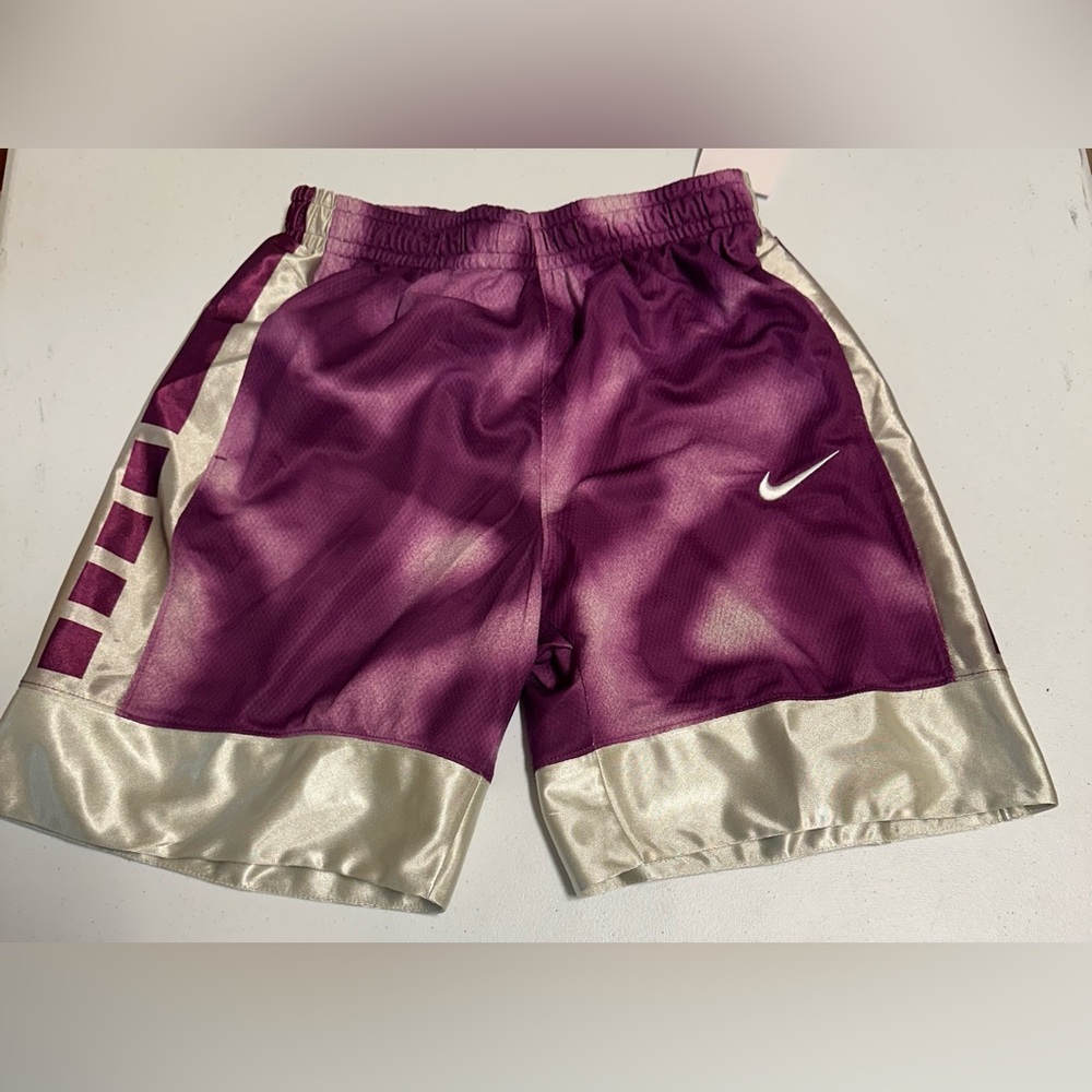 Nike Loose Fit Athletic Shorts NWT